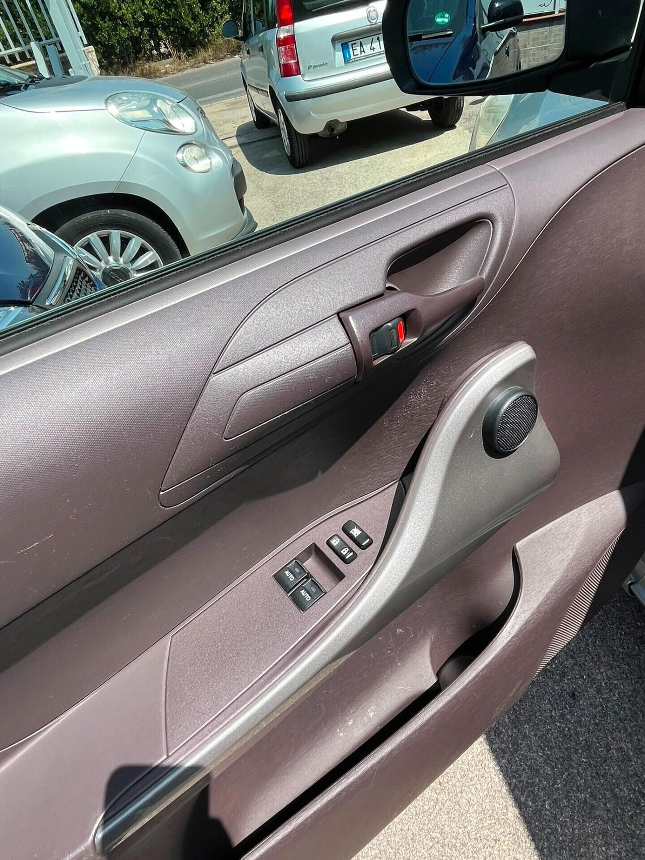 Toyota iQ 1.0 Sol