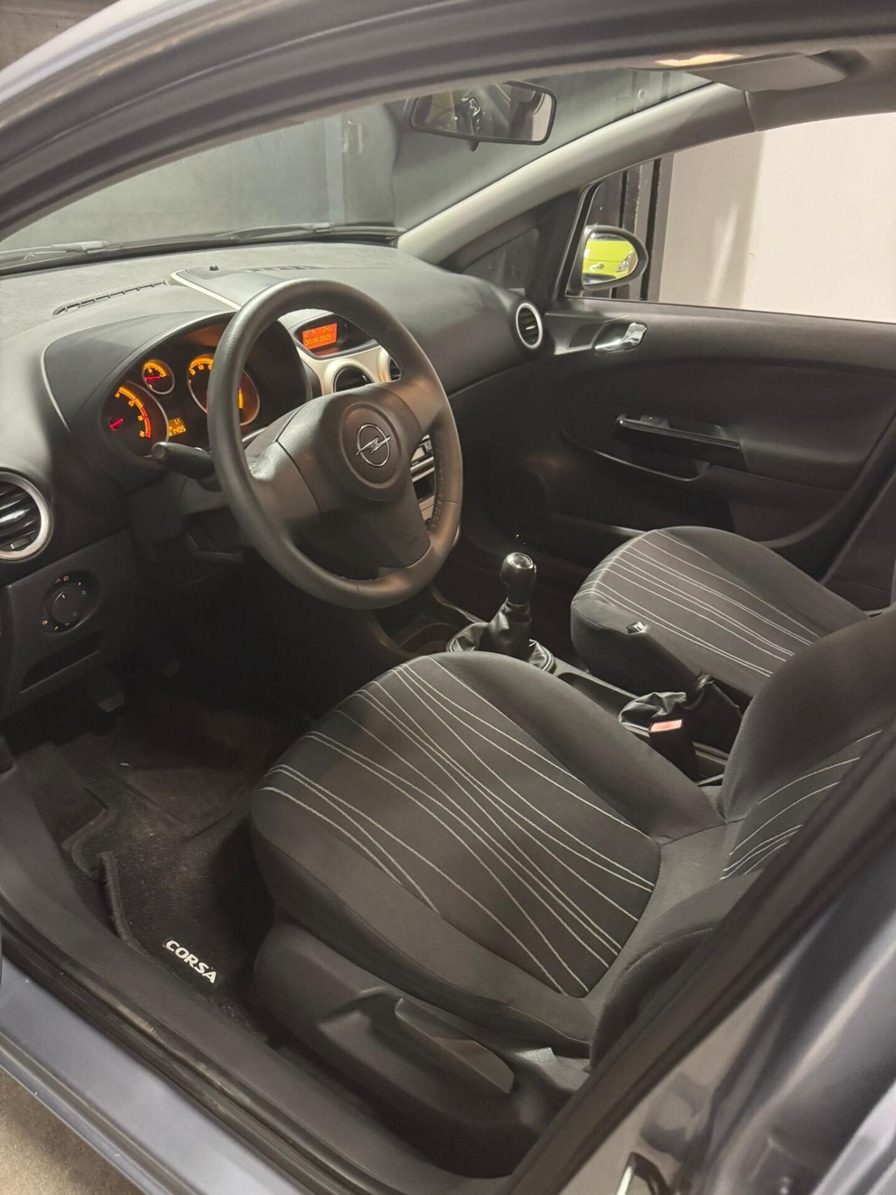 Opel Corsa 1.2 5 porte Cosmo