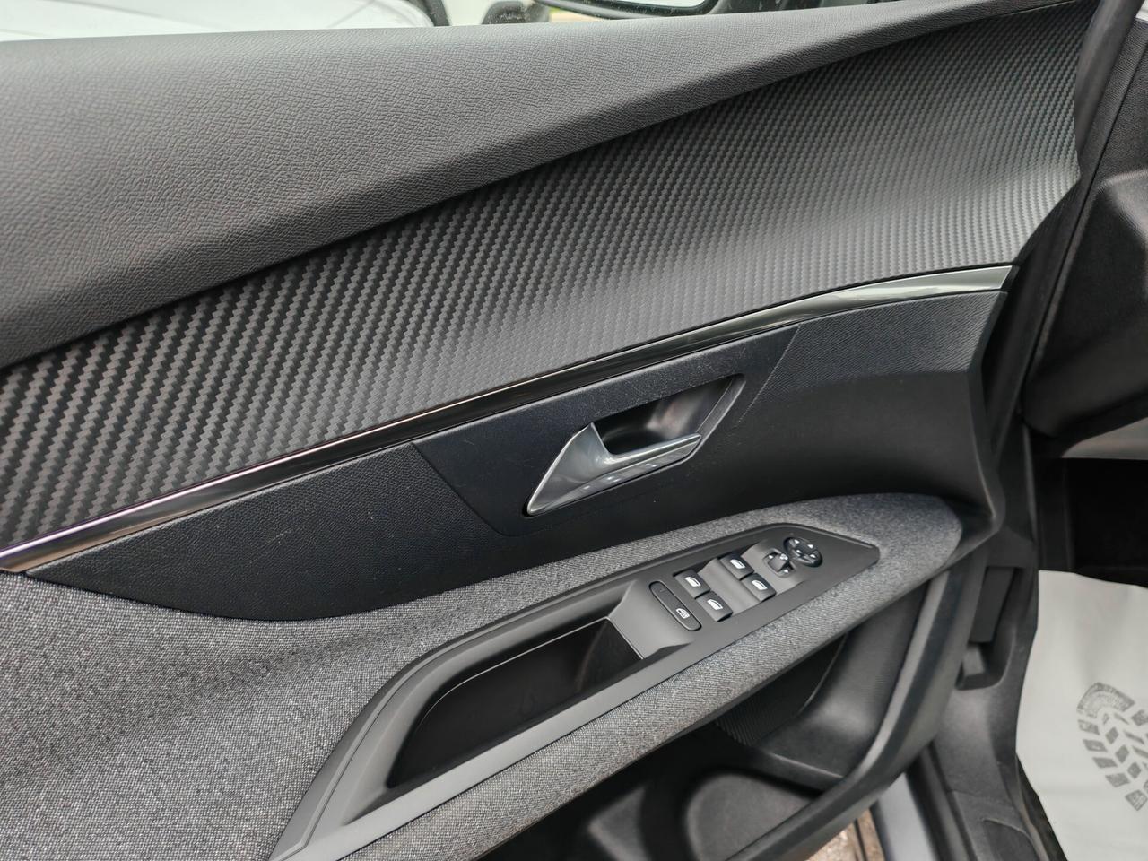 Peugeot 3008 1.5BlueHDi navig led cruise 2021