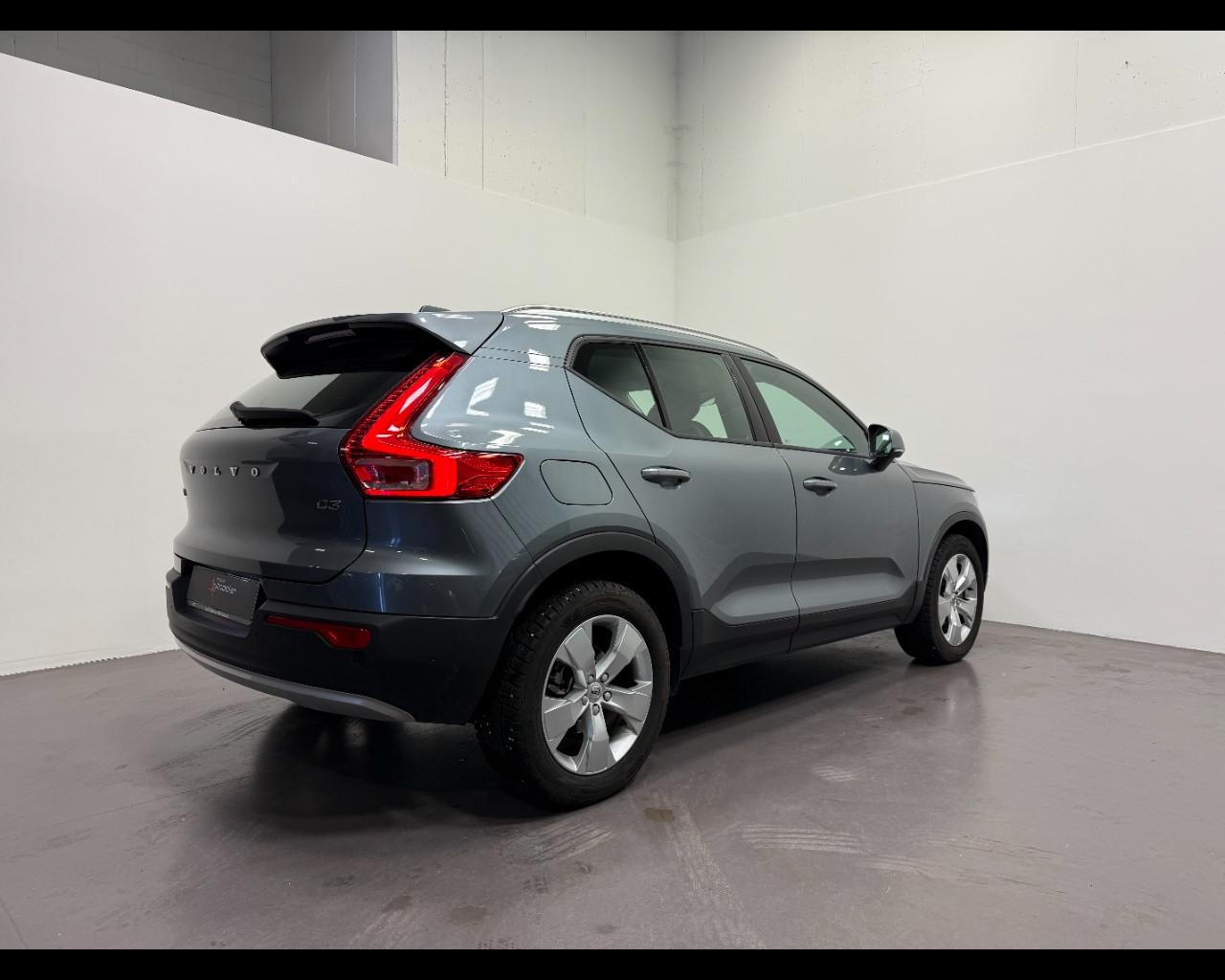 VOLVO XC40 2.0 D3 MOMENTUM