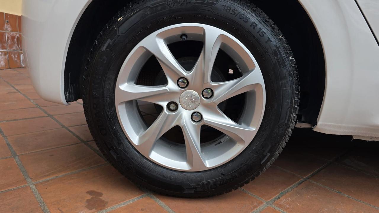 Peugeot 208 1.2 VTi 82 CV 5 porte Allure