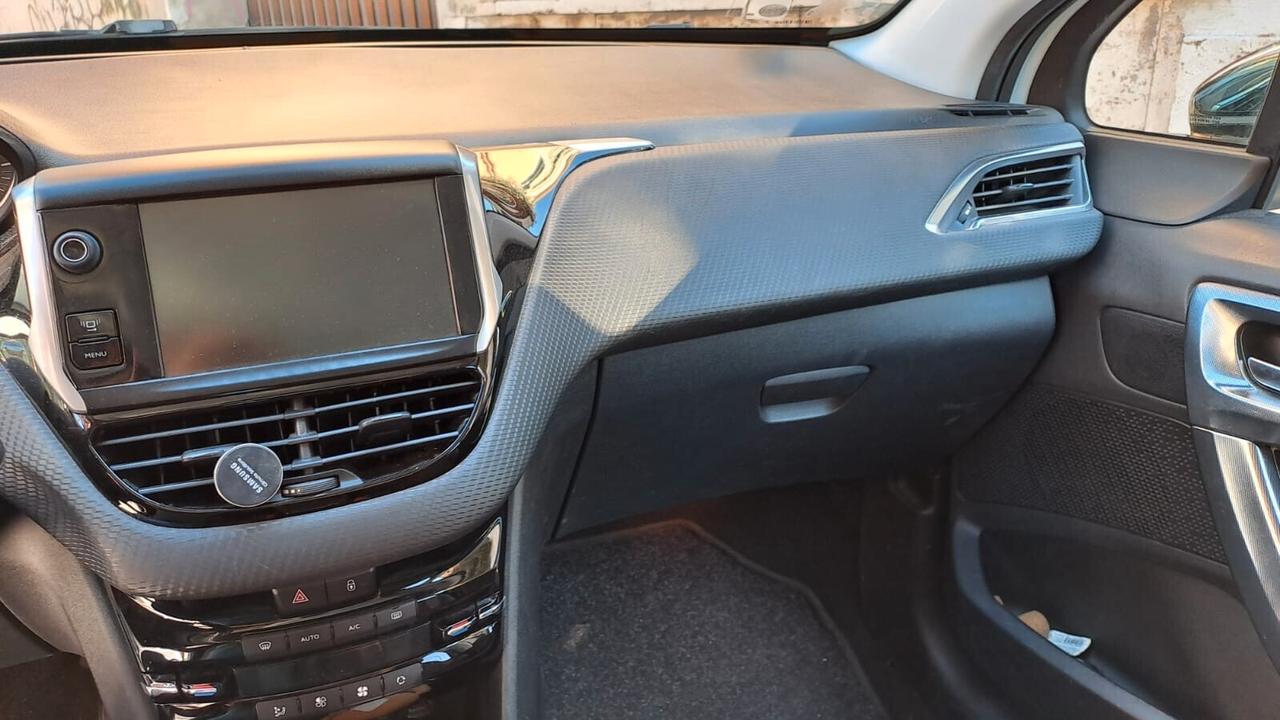PEUGEOT 2008 1,6 HDI-TETTO PANORAMICO-3 REVISIONI