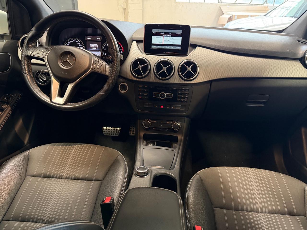 Mercedes-benz B 200 NGD Premium