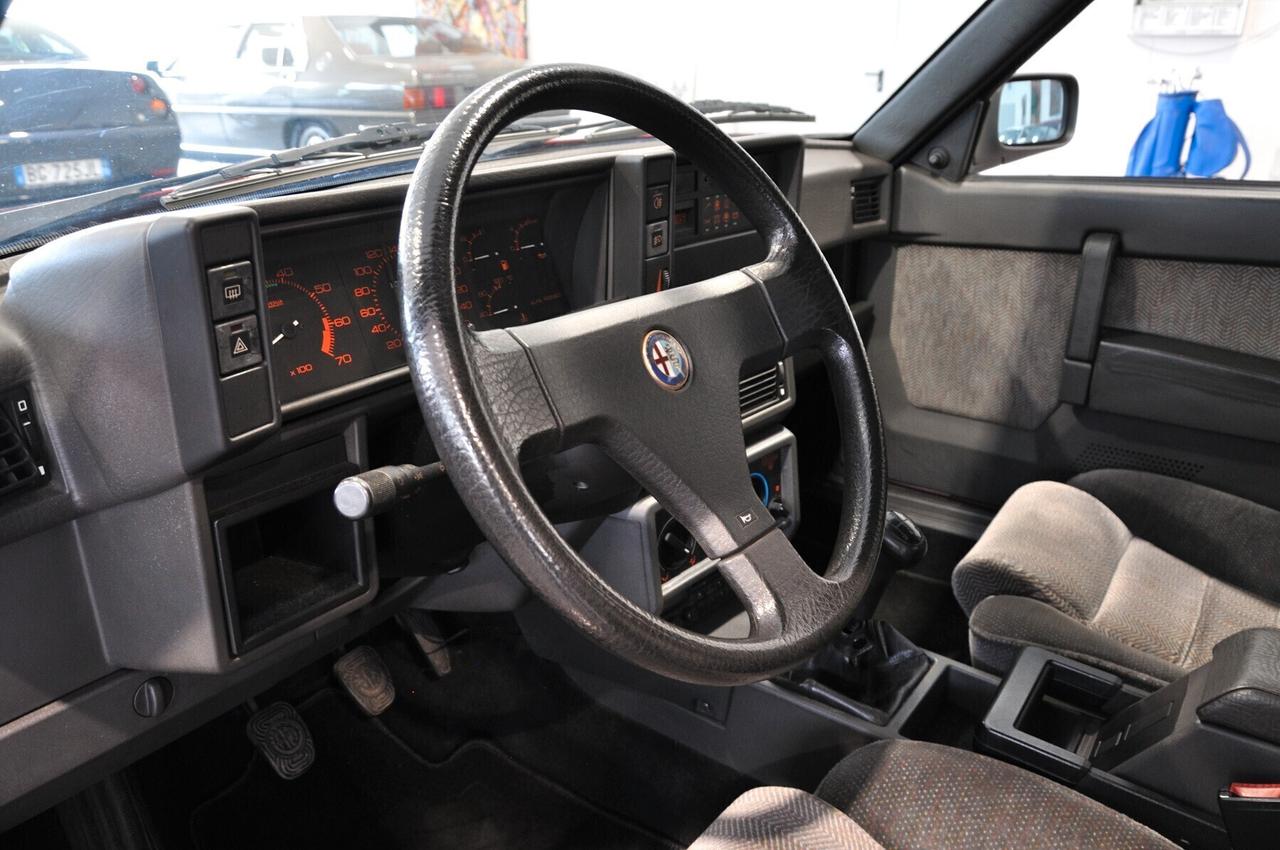 Alfa Romeo 75 2.0i Twin Spark Prima serie Rosso CRS