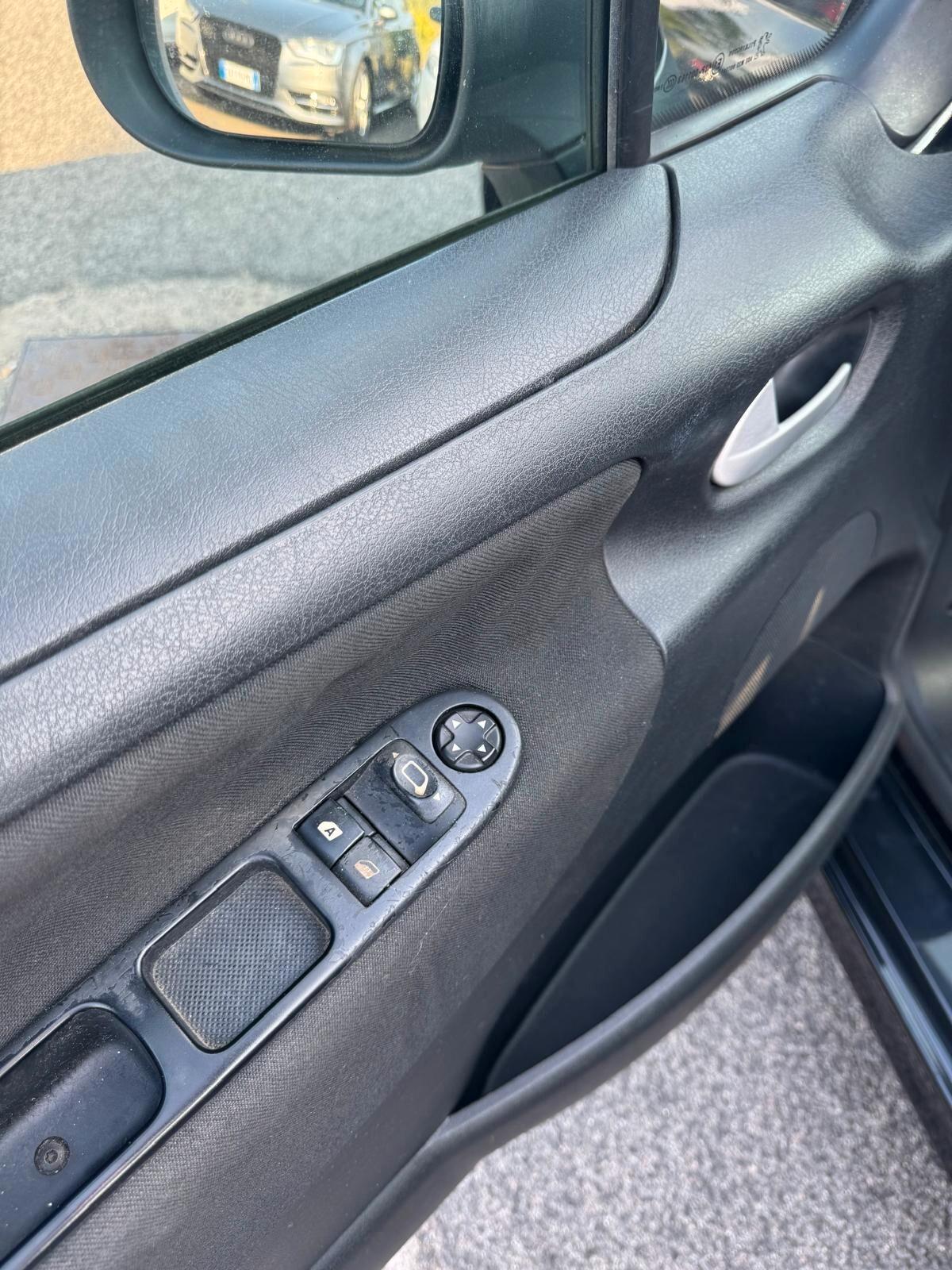 Peugeot 207 1.4 BENZ 5P UNIPRO SOLO 64000 KM - 2012
