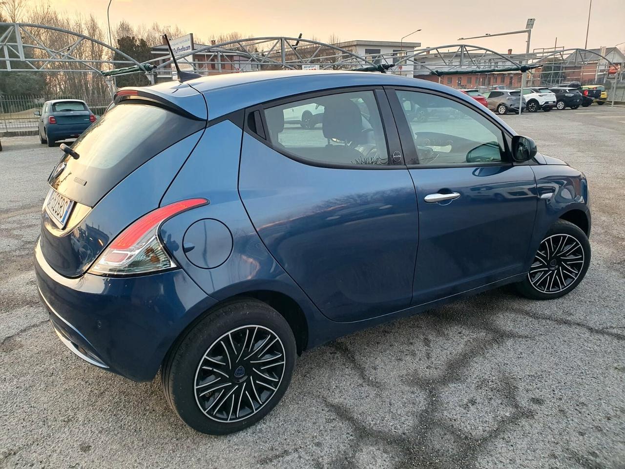 Lancia Ypsilon 1.0 FireFly 5 porte S&S Hybrid Ecochic Gold