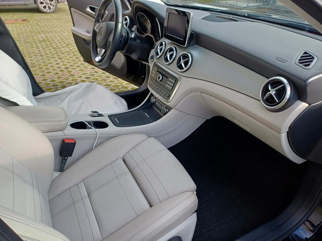 Mercedes-benz GLA 200 d Automatic 4Matic Premium