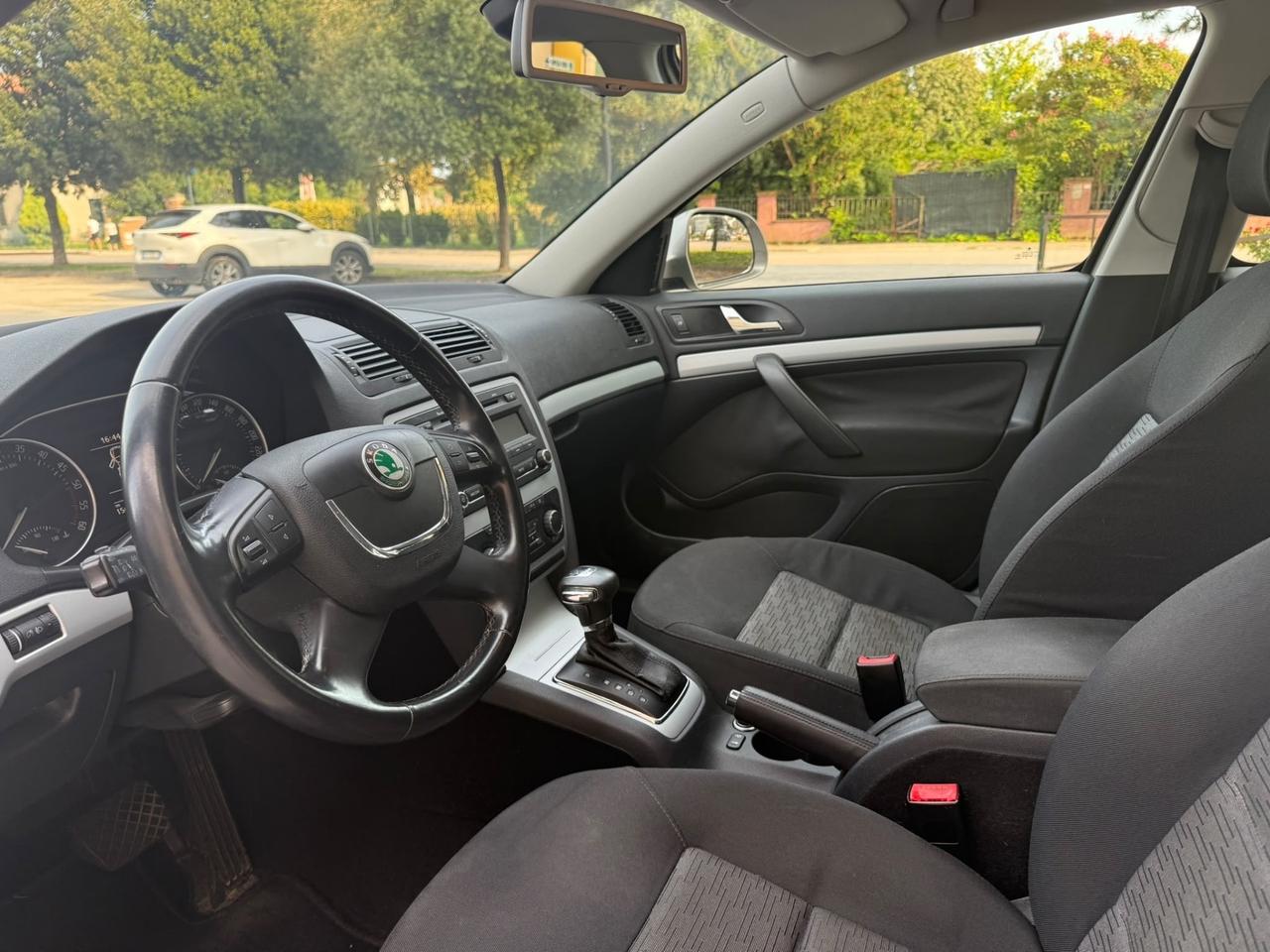 Skoda Octavia 1.6 TDI CR F.AP. DSG Wagon Elegance