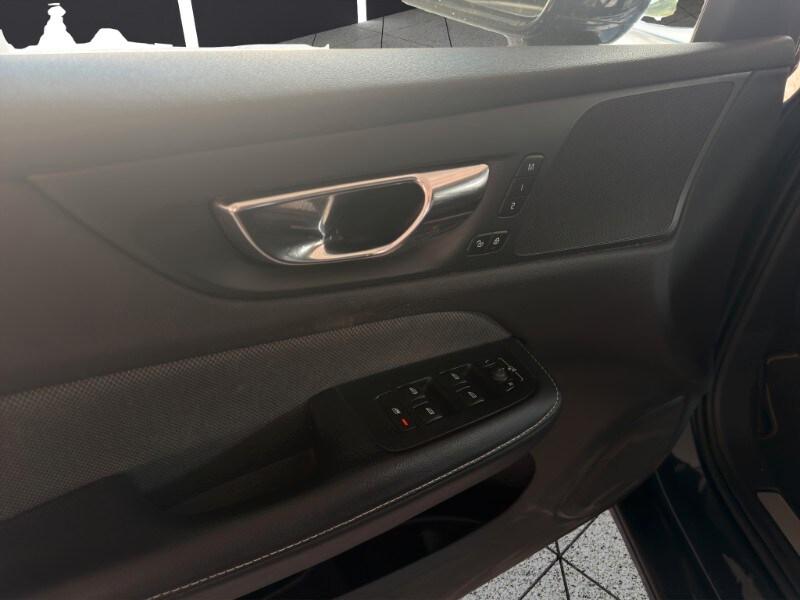 VOLVO V60 (2018-->) V60 D4 Geartronic R-design