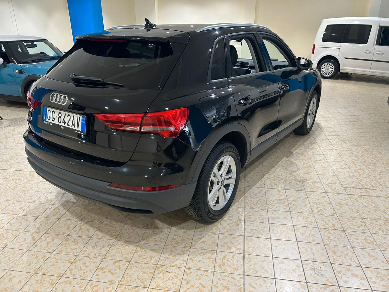 Audi Q3 45 TFSI e S tronic Business