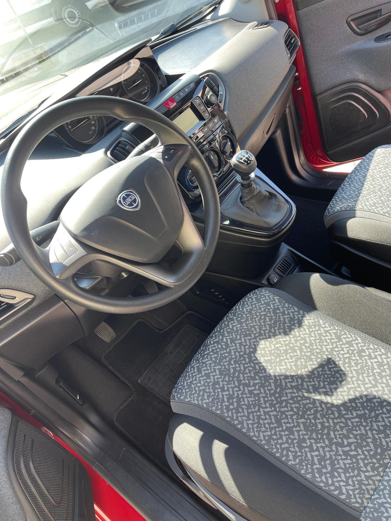 Lancia Ypsilon 1.0 hybrid Silver s