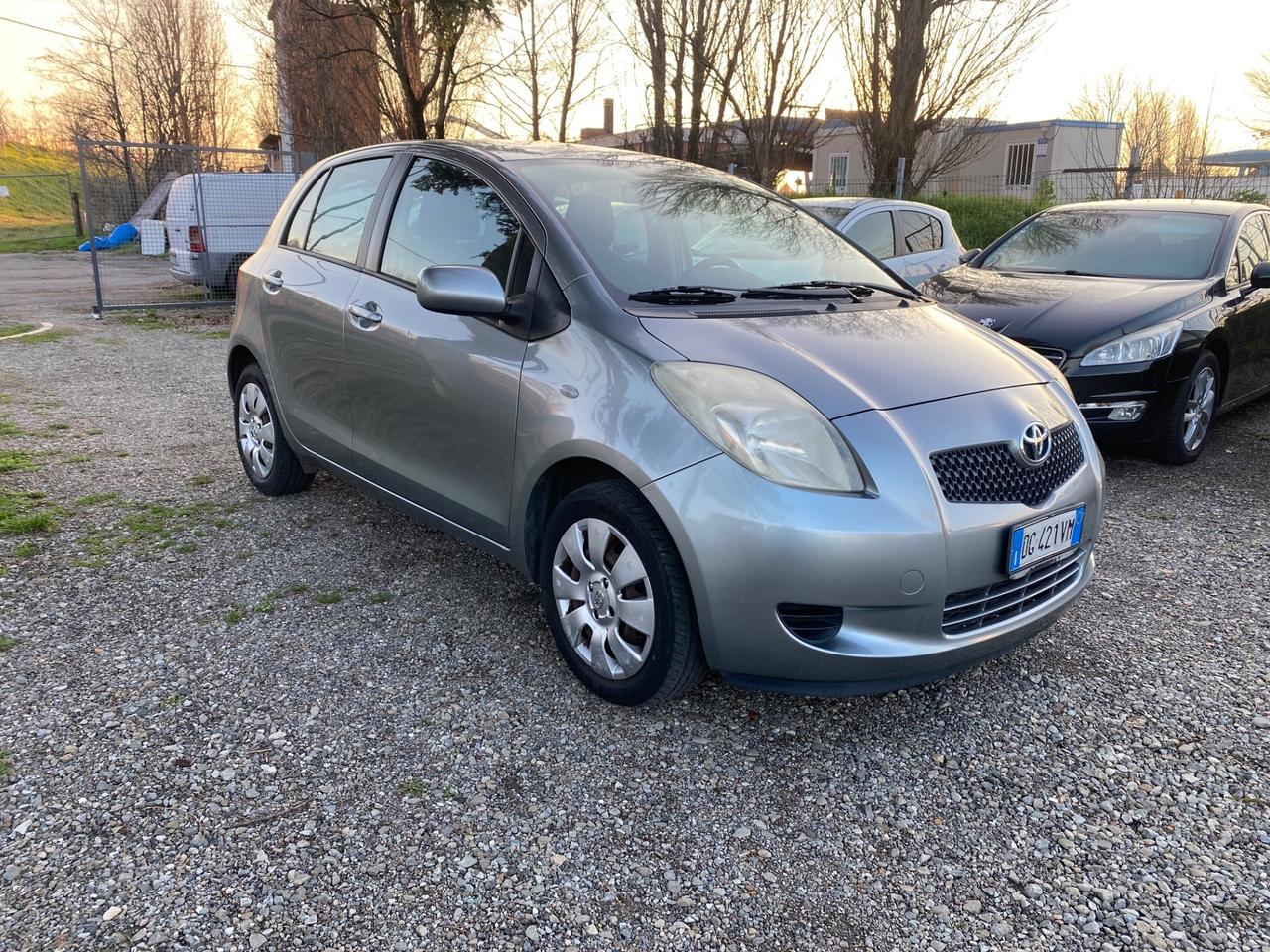 Toyota Yaris 1.0 5 porte