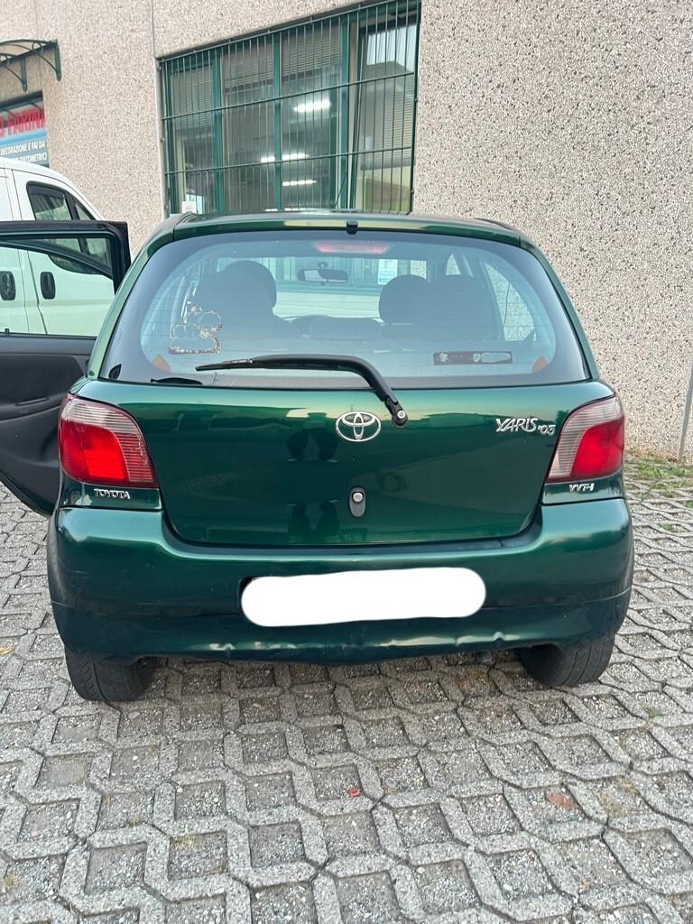 Toyota Yaris 1.0i 16V cat 5 porte Sol