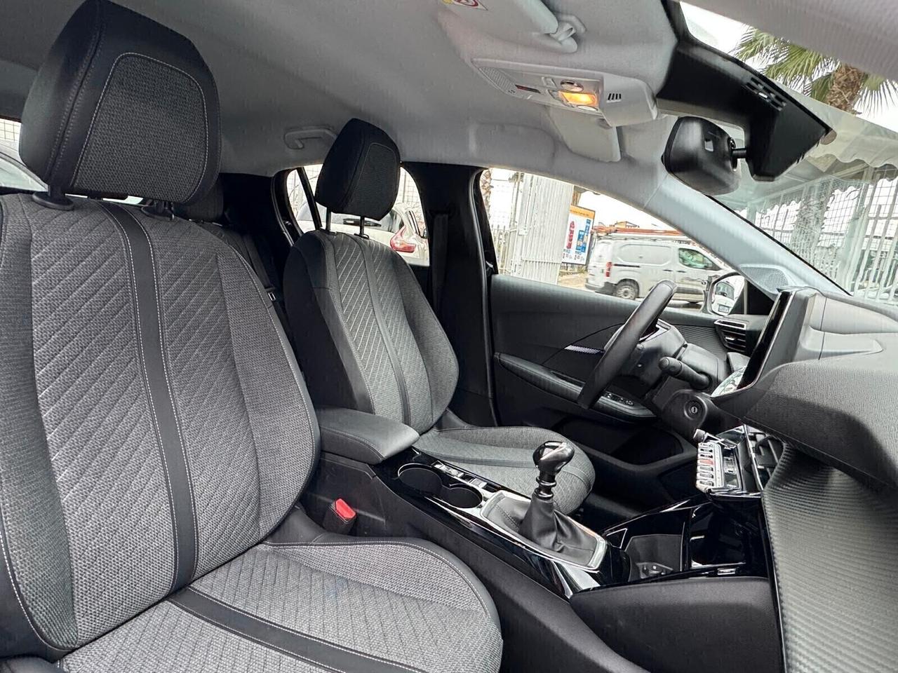 PEUGEOT 208 2025 1.2 BNZ 15000KM 101CV ALLURE