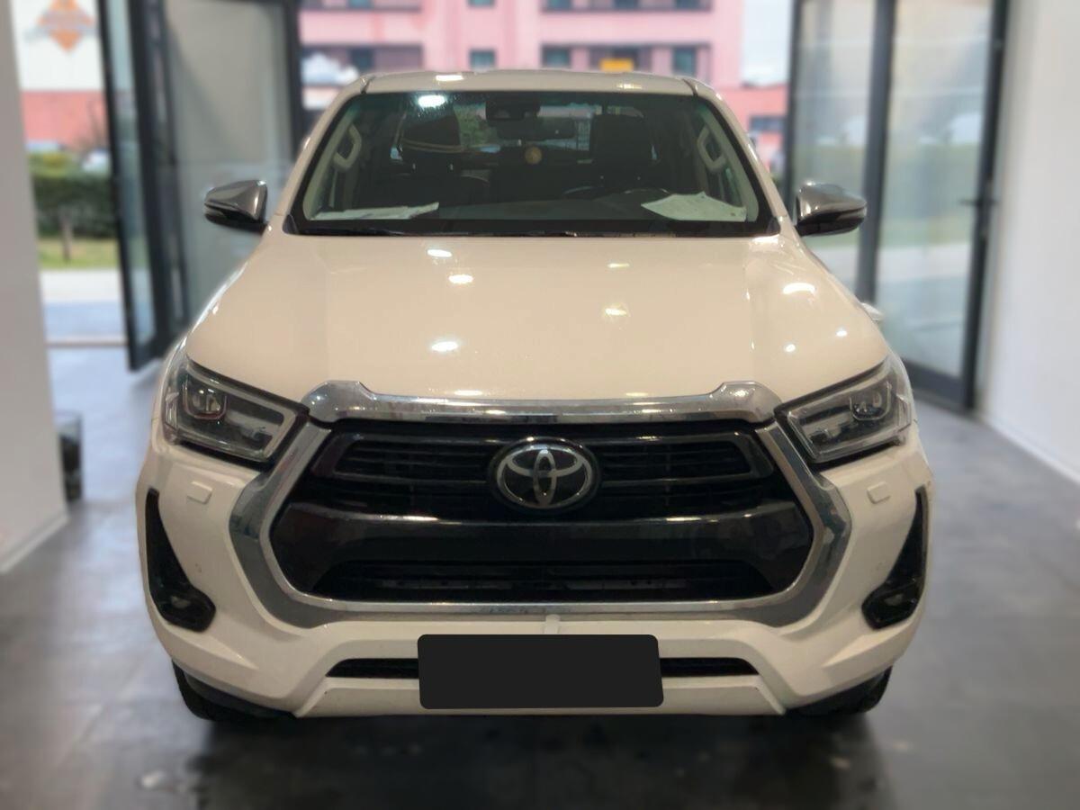 Toyota Hilux 2.8 D-4D Double Cab Executive 4x4 204CV | 02/2022 | 84.200 km