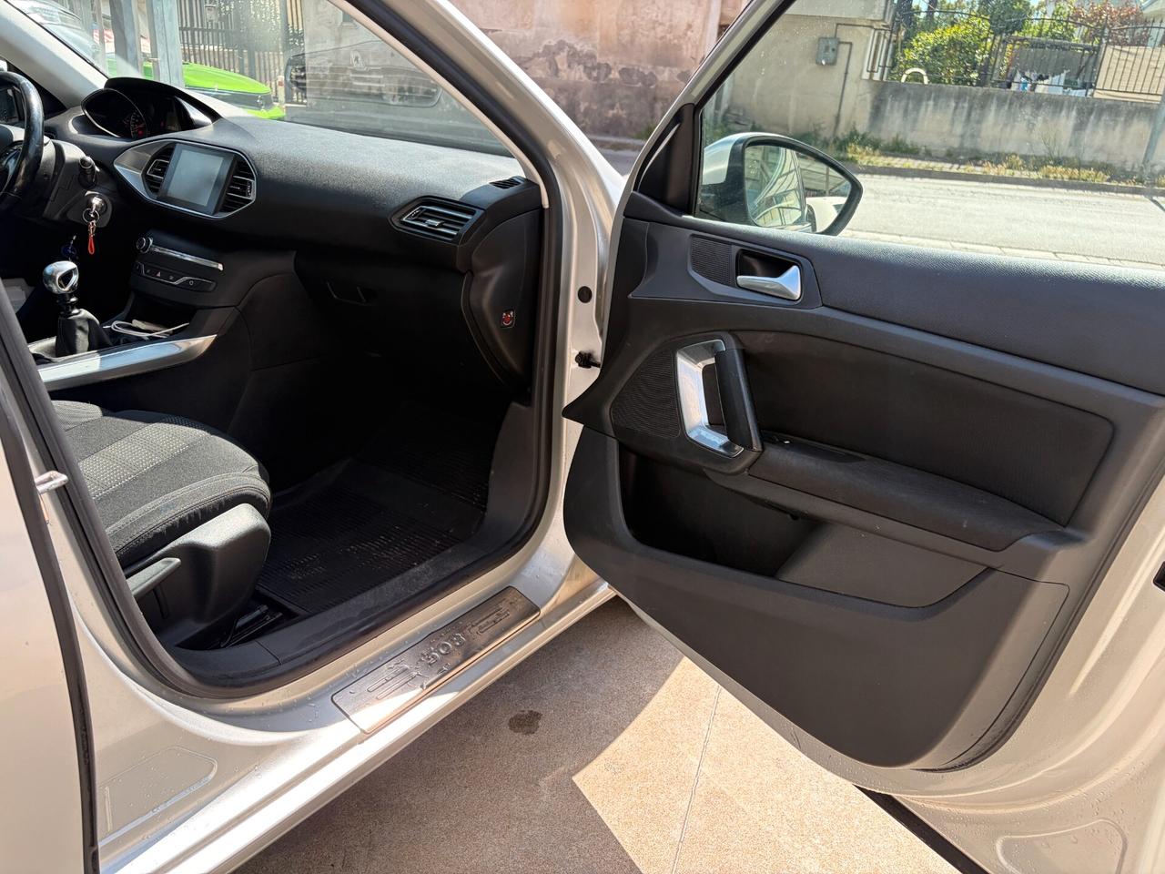 Peugeot 308 BlueHDi 120 S&S SW Allure