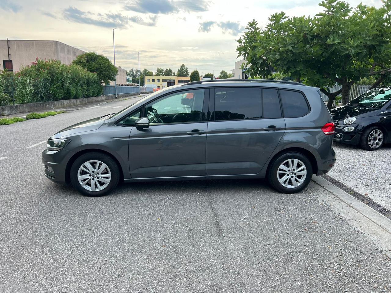 Volkswagen Touran 2.0 TDI 150 CV SCR DSG Business BlueMotion Technology