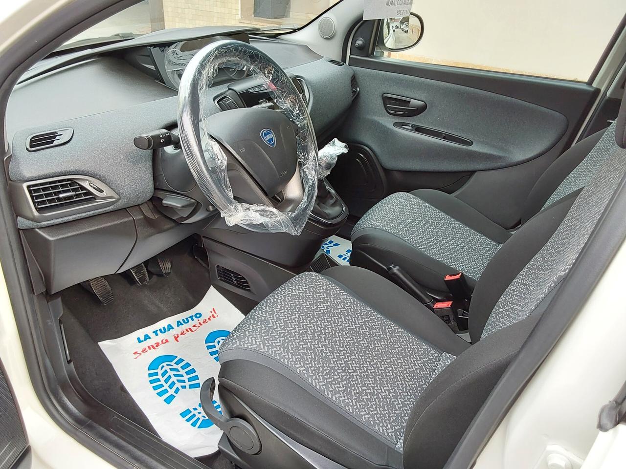 Lancia Ypsilon 1.2 69 CV GPL Silver