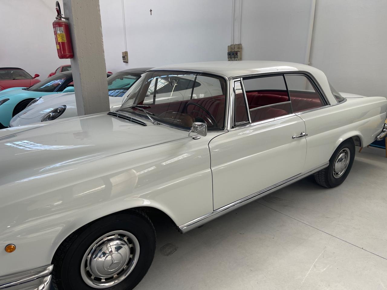 Mercedes-benz 220 W111