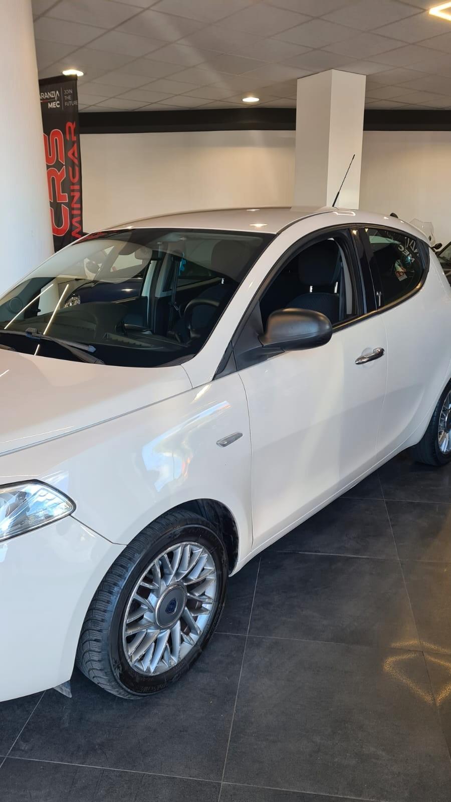 Lancia Ypsilon 1.2 69 CV 5 porte Gold