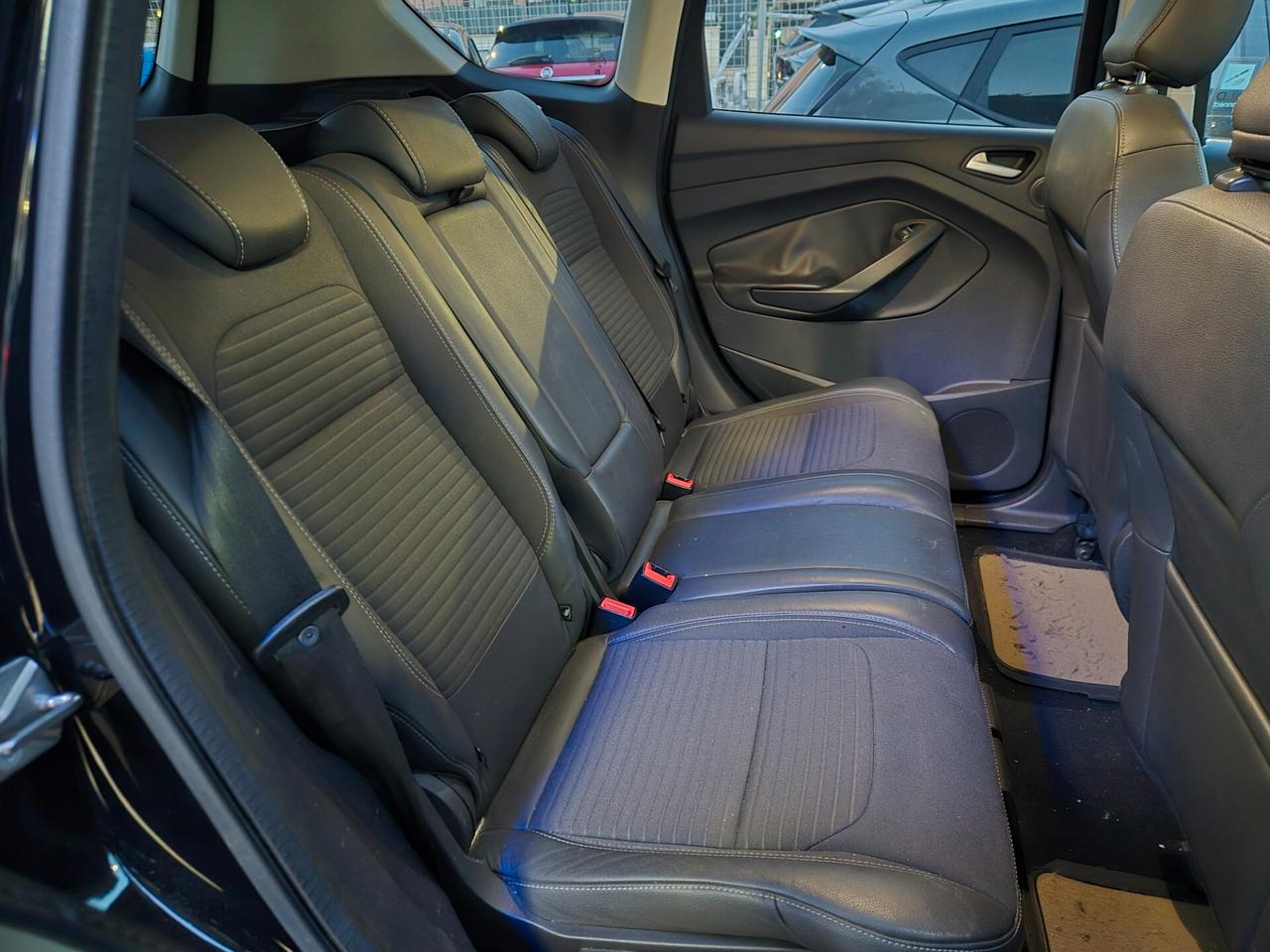 Ford Kuga 1.5 TDCI 120 CV S&S 2WD Powershift Business