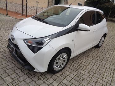 Toyota Aygo Connect 1.0 VVT-i 72 CV 5 porte x-play MMT AUTOMATICA