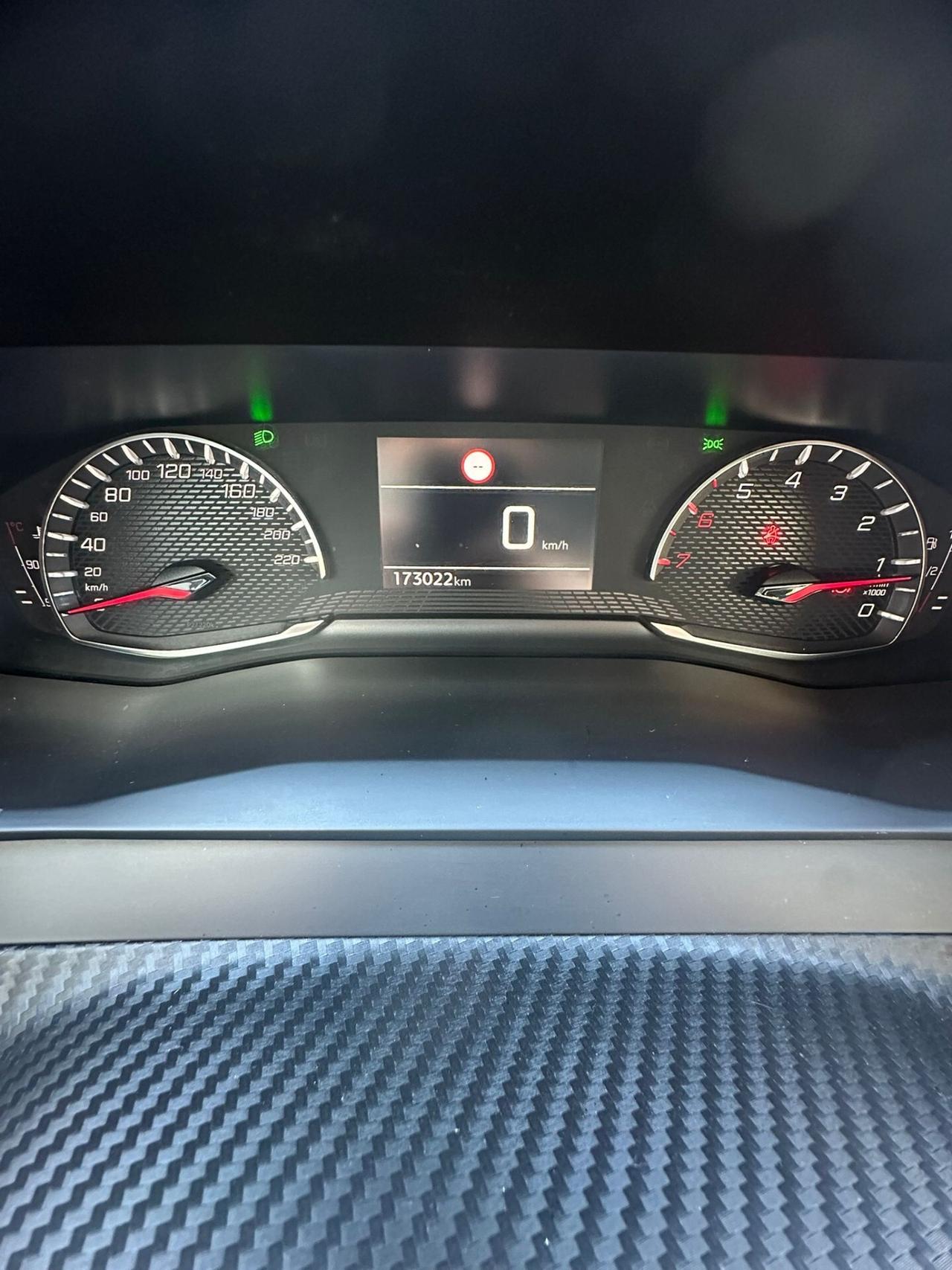Peugeot 2008 BlueHDi 100 S&S Allure Navi Pack
