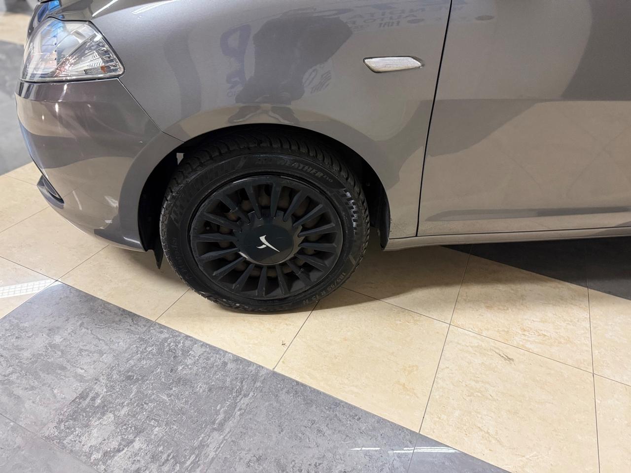 Lancia Ypsilon 1.2 69 CV 5 porte GPL Ecochic Gold