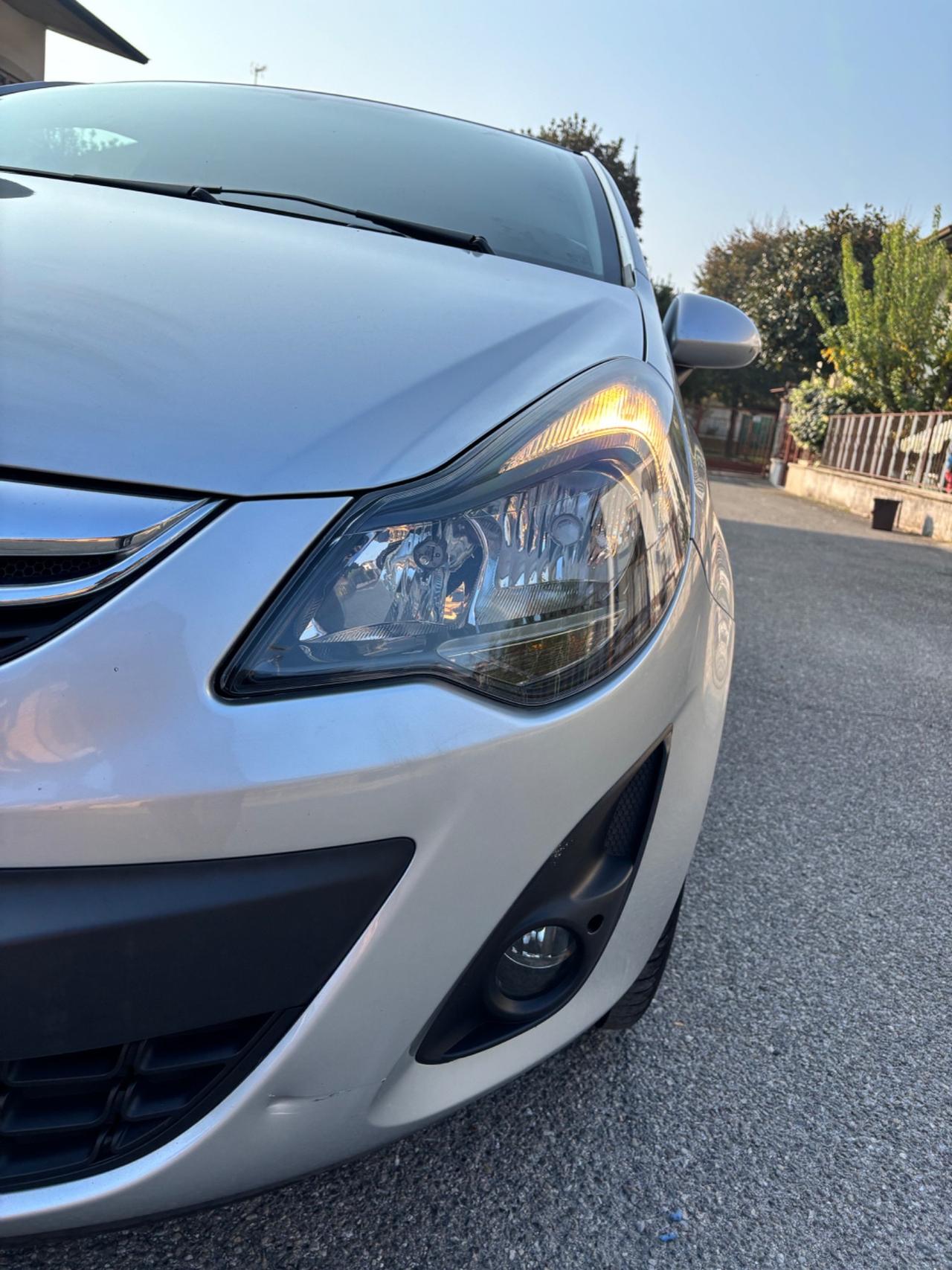 Opel Corsa 1.2 5 porte Sport