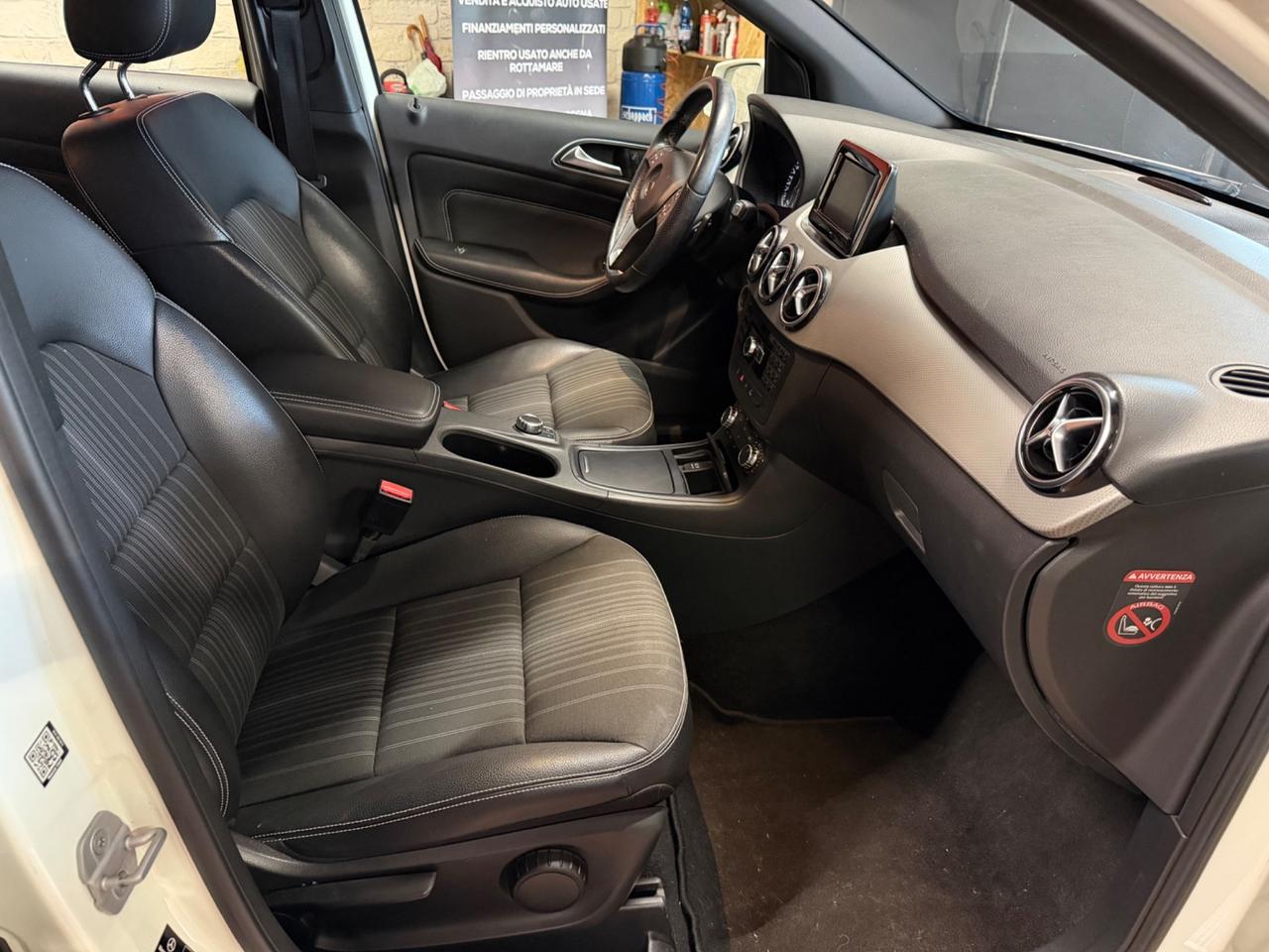 Mercedes-benz B 200 NGD Premium