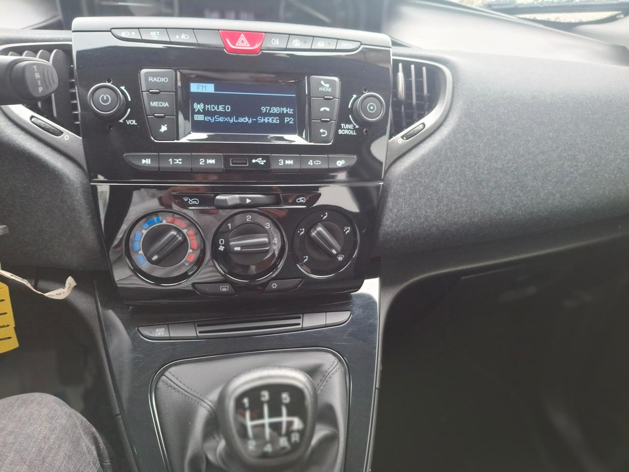 Lancia Ypsilon 1.0 FireFly 5 porte S&S Hybrid Gold