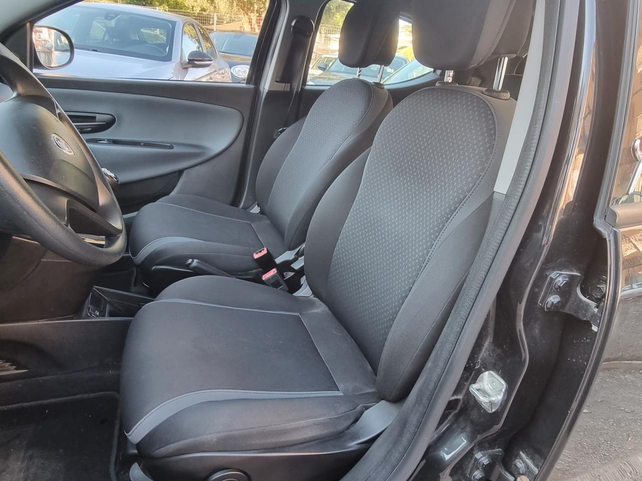 Lancia Ypsilon 1.2 69 CV 5 porte