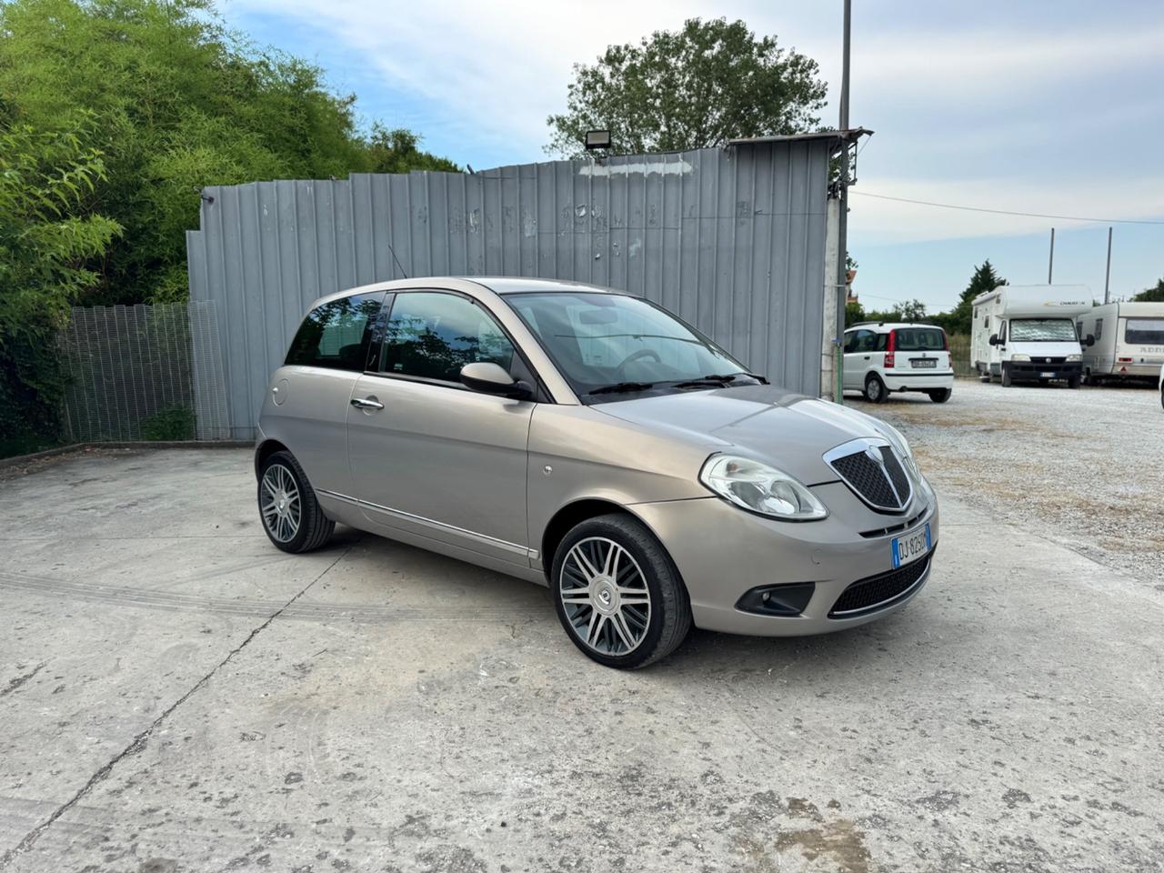 Lancia Ypsilon 1.3 MJT 90 CV ORO