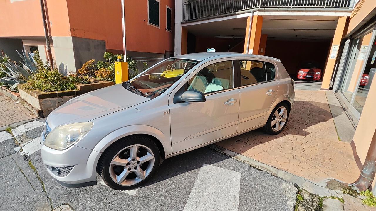 Opel Astra 1.7 CDTI 110CV 5 porte Cosmo