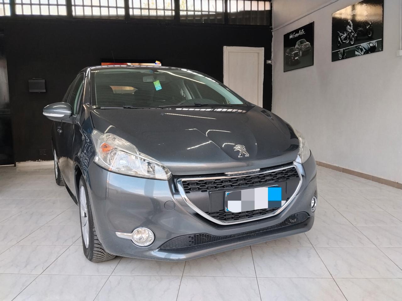 Peugeot 208 1.4 diesel 2015 CON GARANZIA