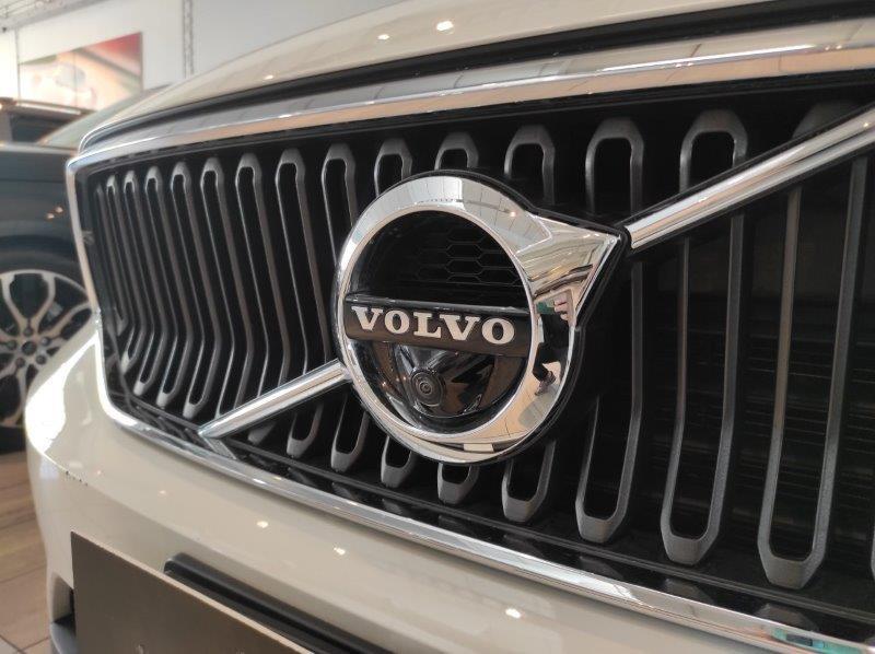 VOLVO XC40 (2017-->) - XC40 B4 AWD AUTOMATICO MOMENTUM