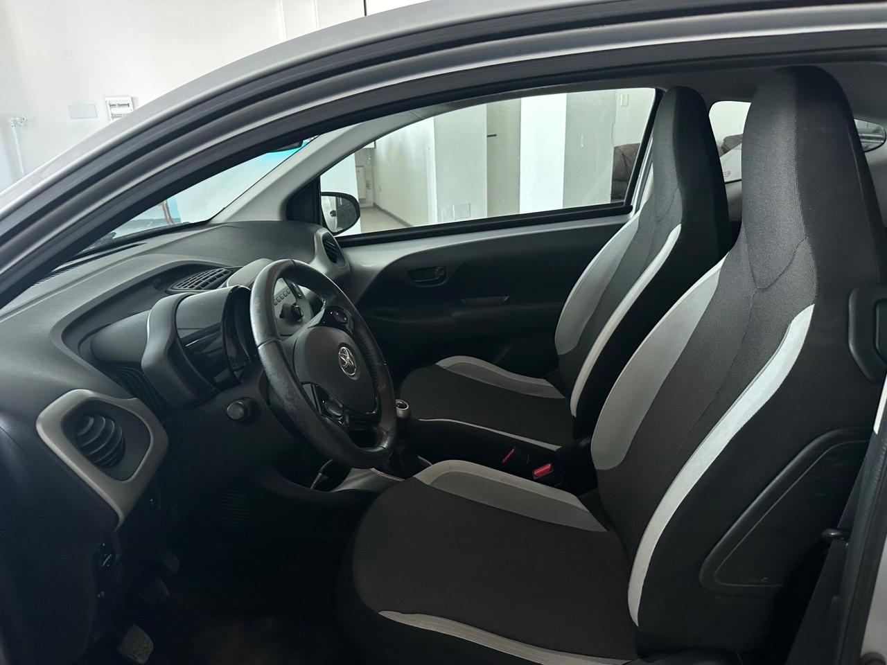 Toyota Aygo 1.0 VVT-i 69 CV 3 porte x-cool