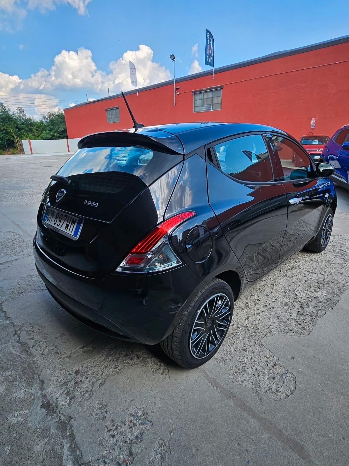 Lancia Ypsilon 1.0 FireFly 5 porte S&S Hybrid Silver Plus