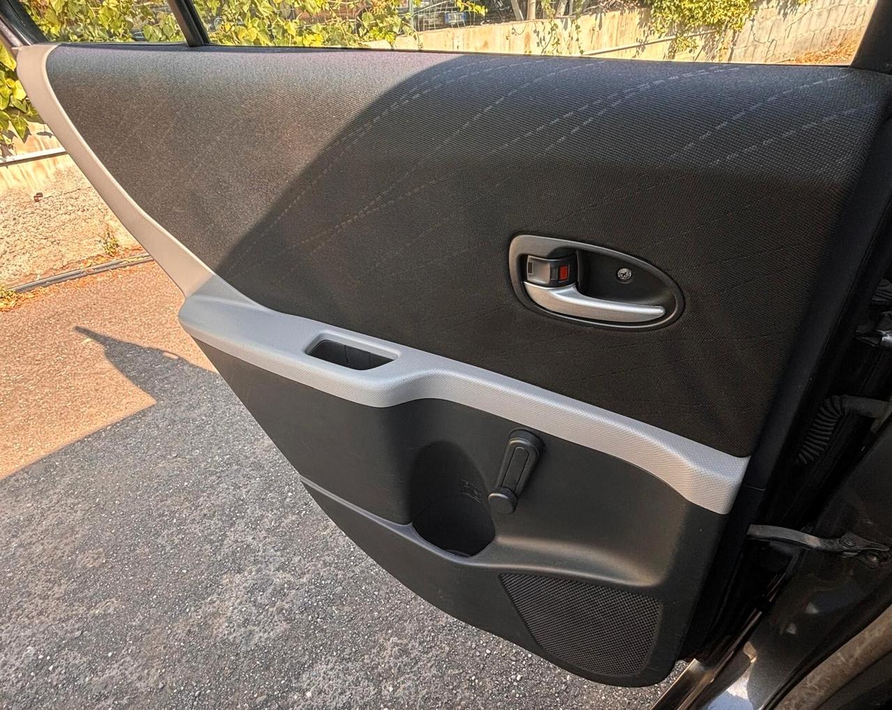 Yaris 1.4 D-4D 5 porte Navi