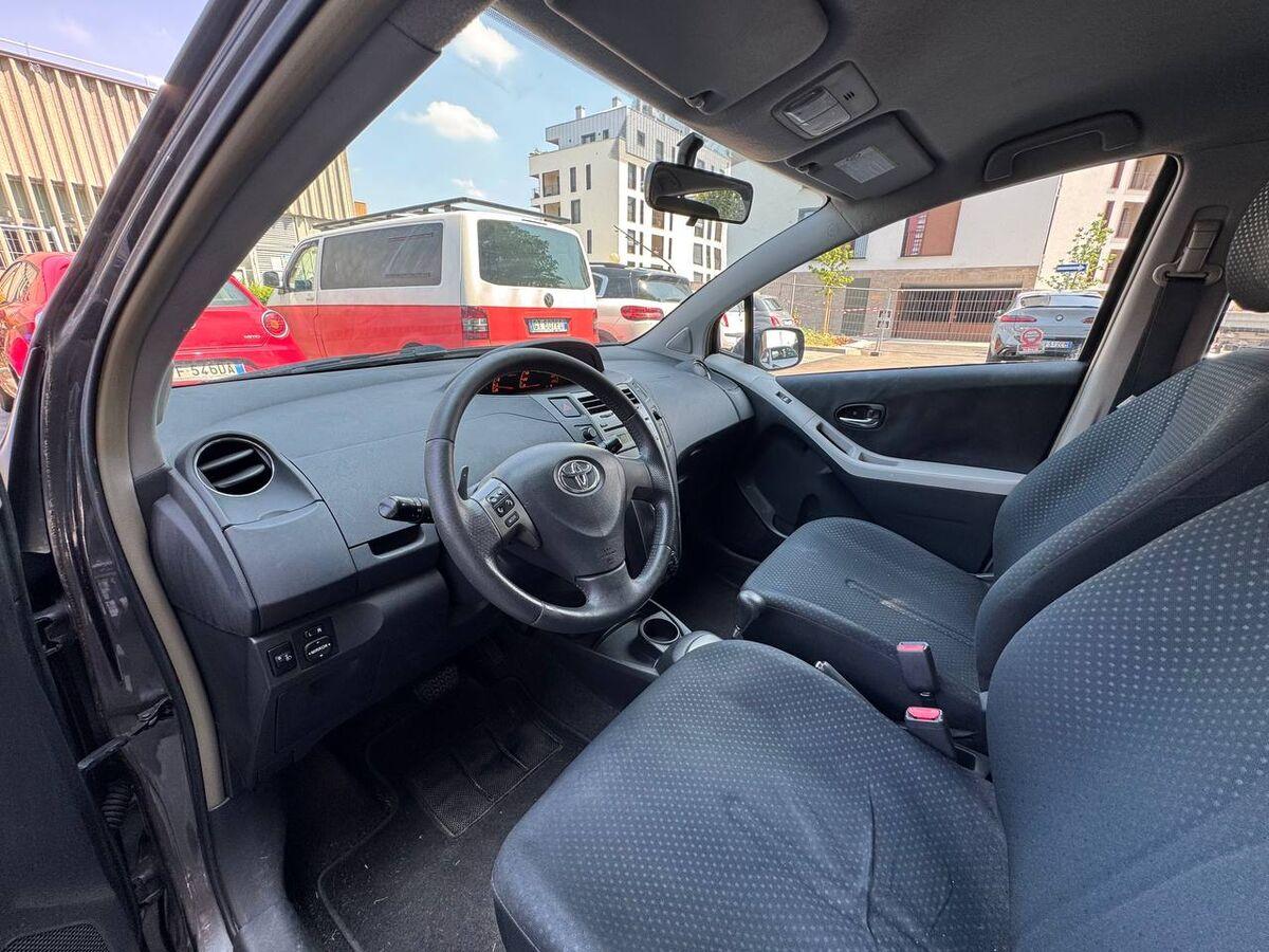 Toyota Yaris 1.3 dual Sol 5p m-mt