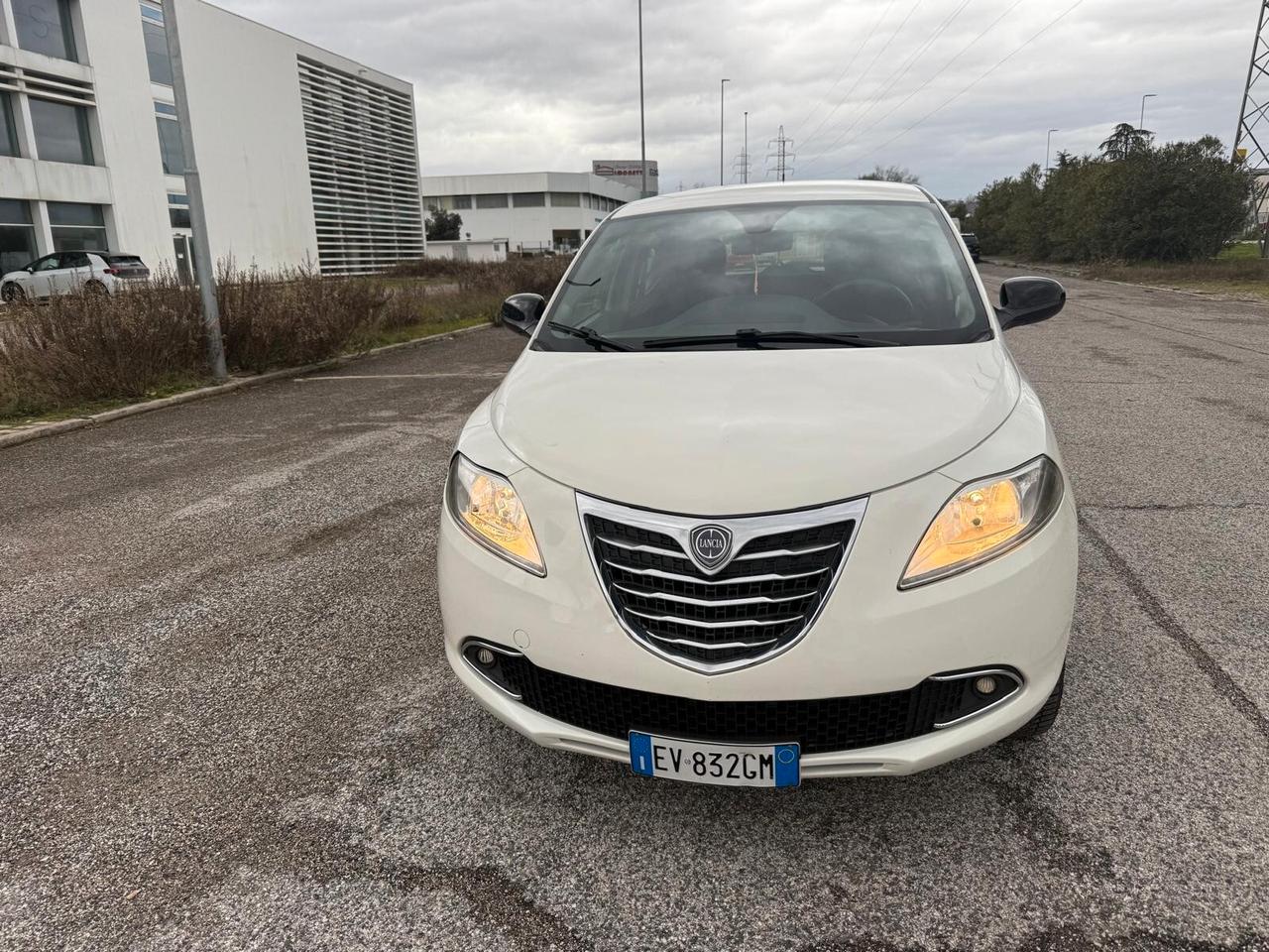 Lancia Ypsilon 0.9 TwinAir 85 CV 5 porte Metano Ecochic Gold