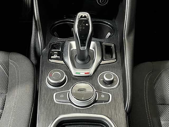 Alfa Romeo Giulia 2.0 Turbo 200 CV AT8 Business