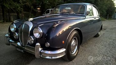 DAIMLER saloon 2.5 v8 ( Jaguar )