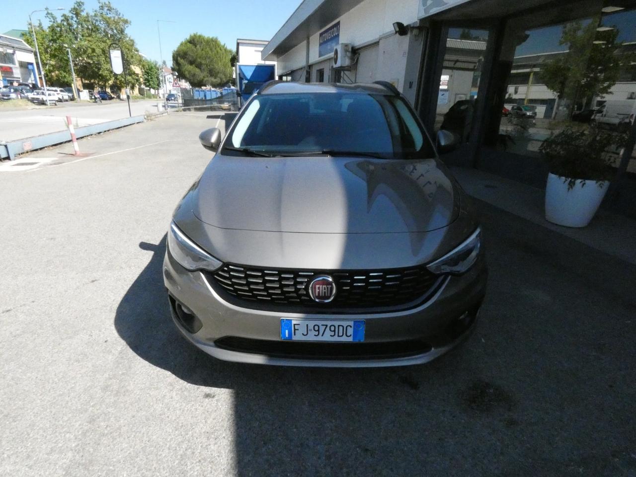 FIAT Tipo (2015-->) Tipo 1.6 Mjt S&S SW Easy Bu...