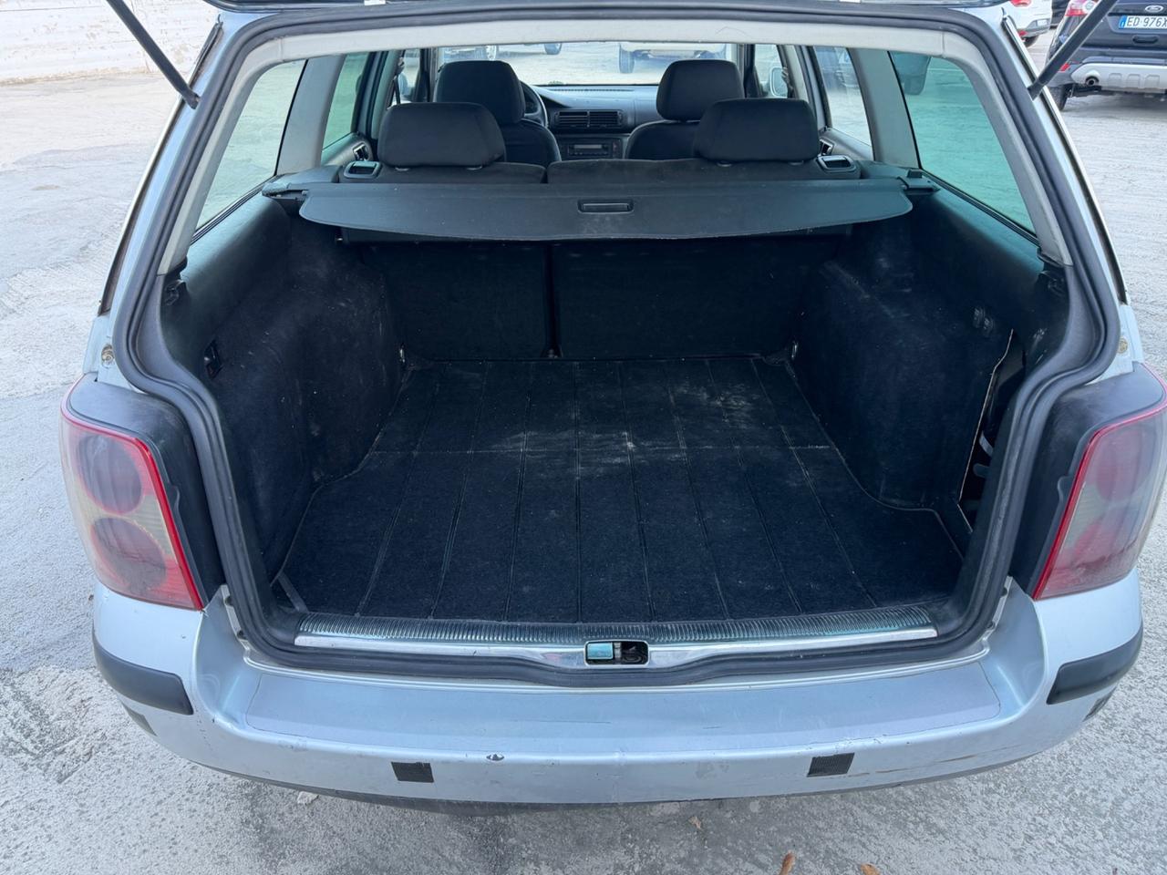 Volkswagen Passat 1.9 TDI/130 CV cat Var. T.line