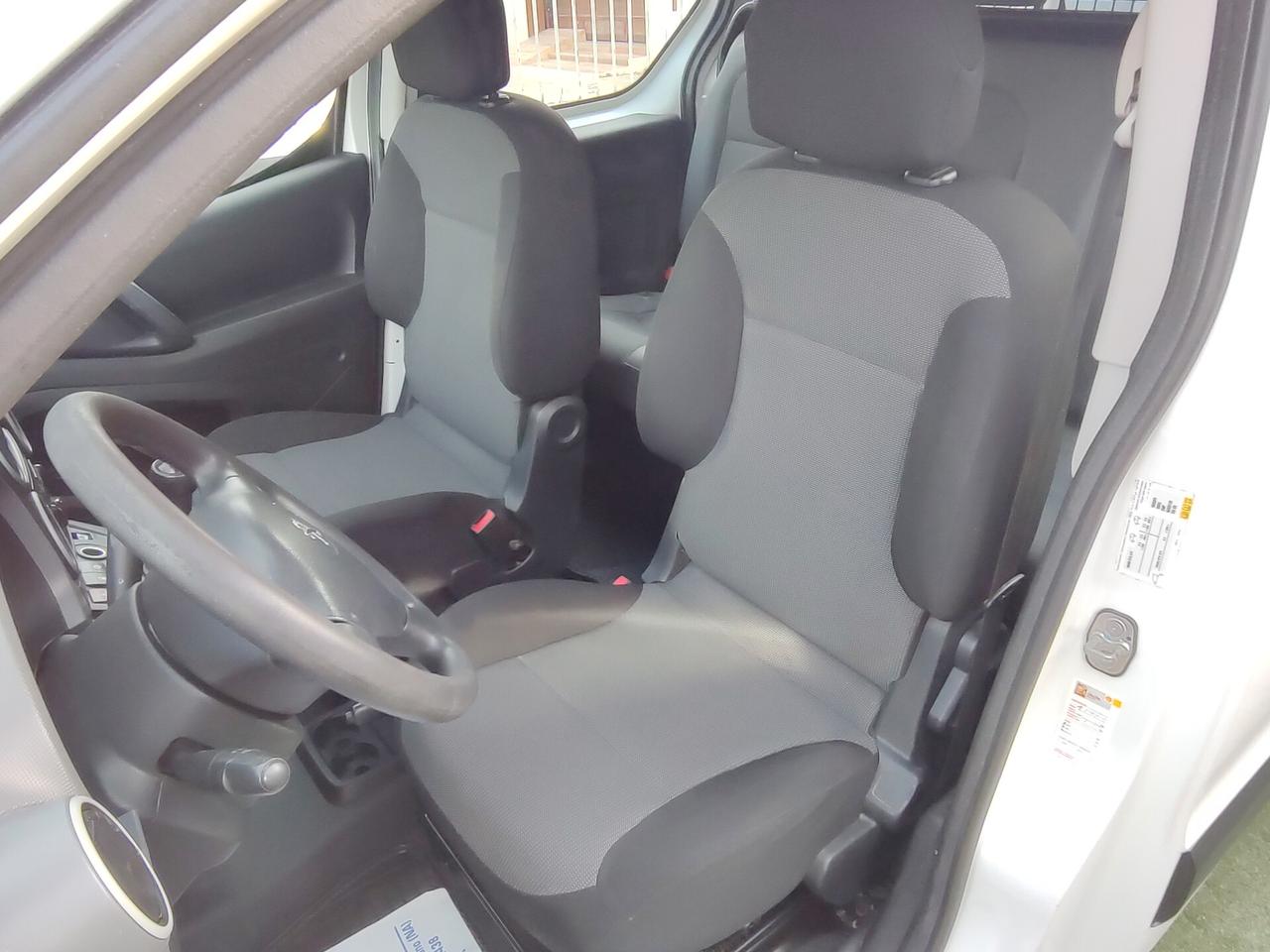 Peugeot Partner maxi prolungato 5 posti