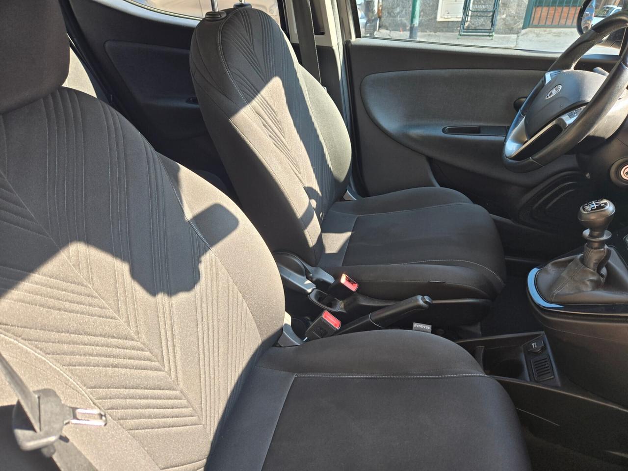 Lancia Ypsilon 1.0 FireFly 5 porte S&S Hybrid Gold