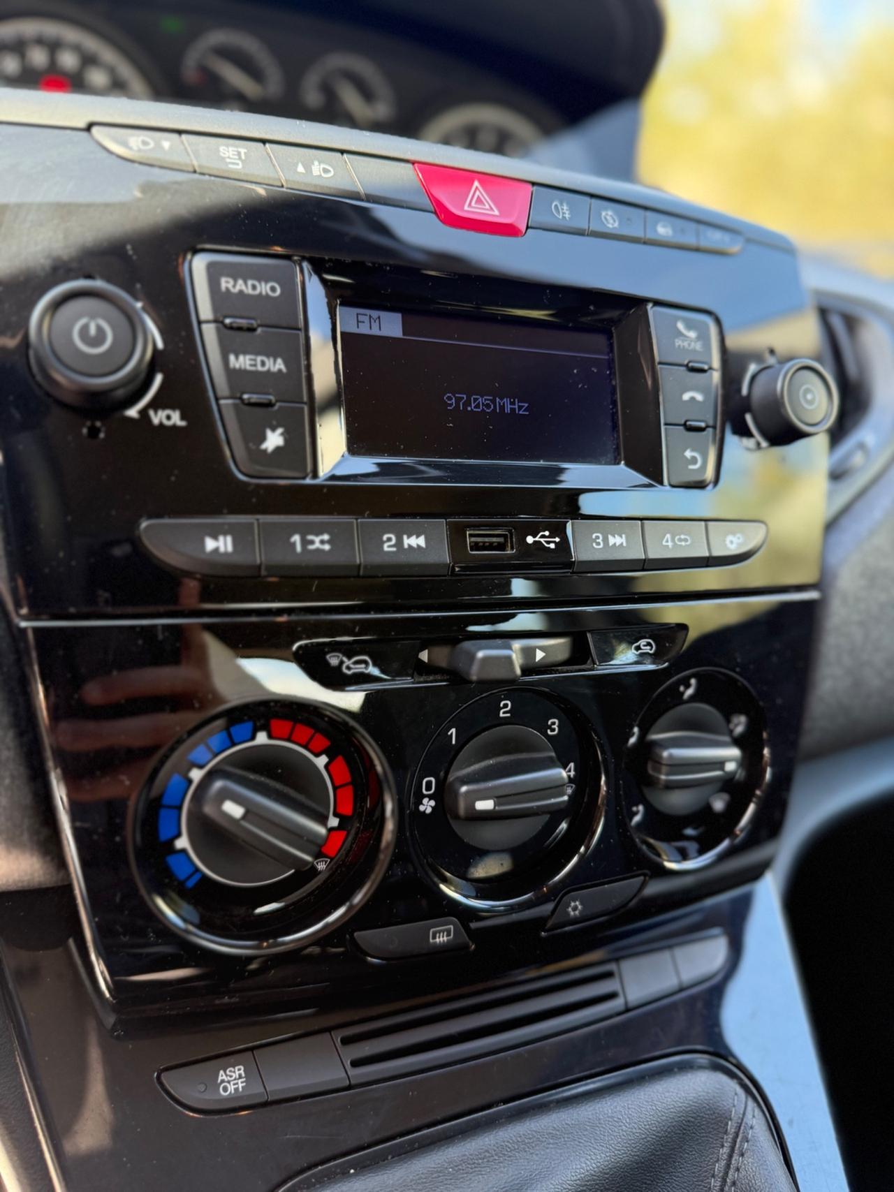 Lancia Ypsilon 1.0 FireFly 5 porte S&S Hybrid Silver Plus