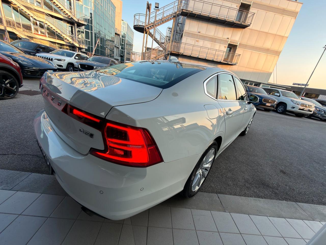 Volvo S90 D5 AWD Geartronic Momentum
