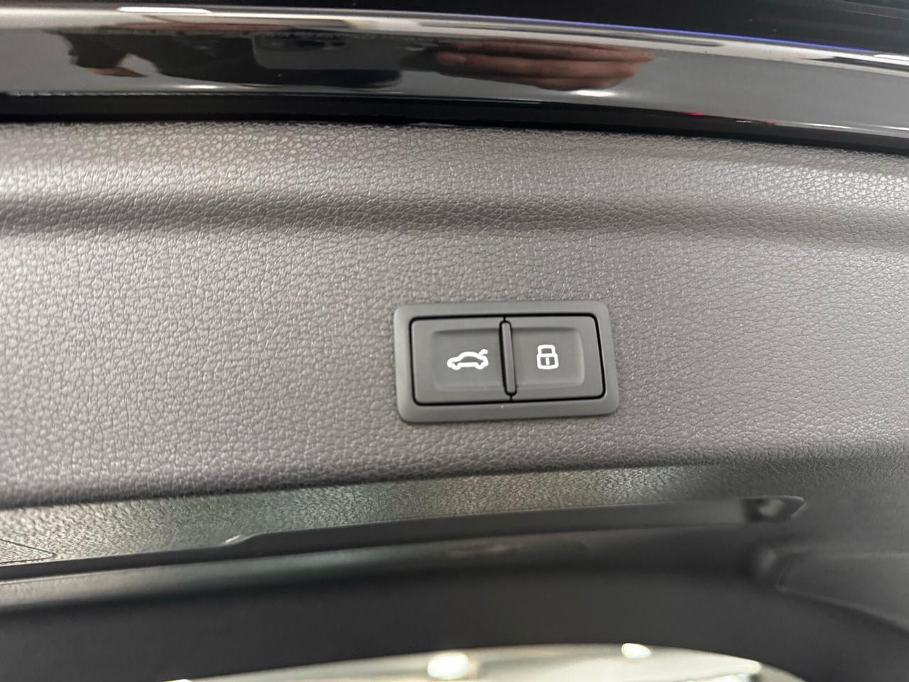 Audi Q3 35 TDI S tronic Identity Black